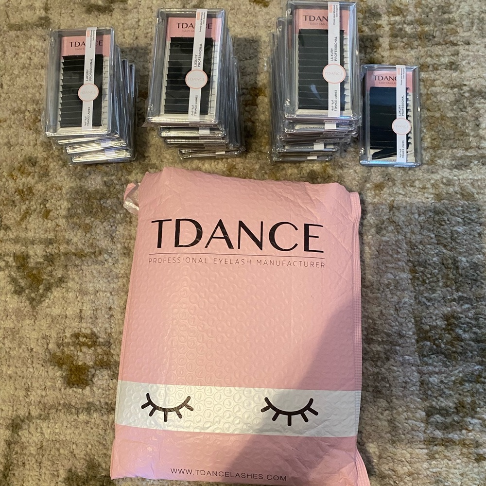 lot of TDANCE lash extensions easy fan